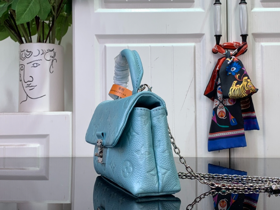 루이비통 나노 마들렌 아주르 프로스트 12.5621cm M12211 블루3.jpg