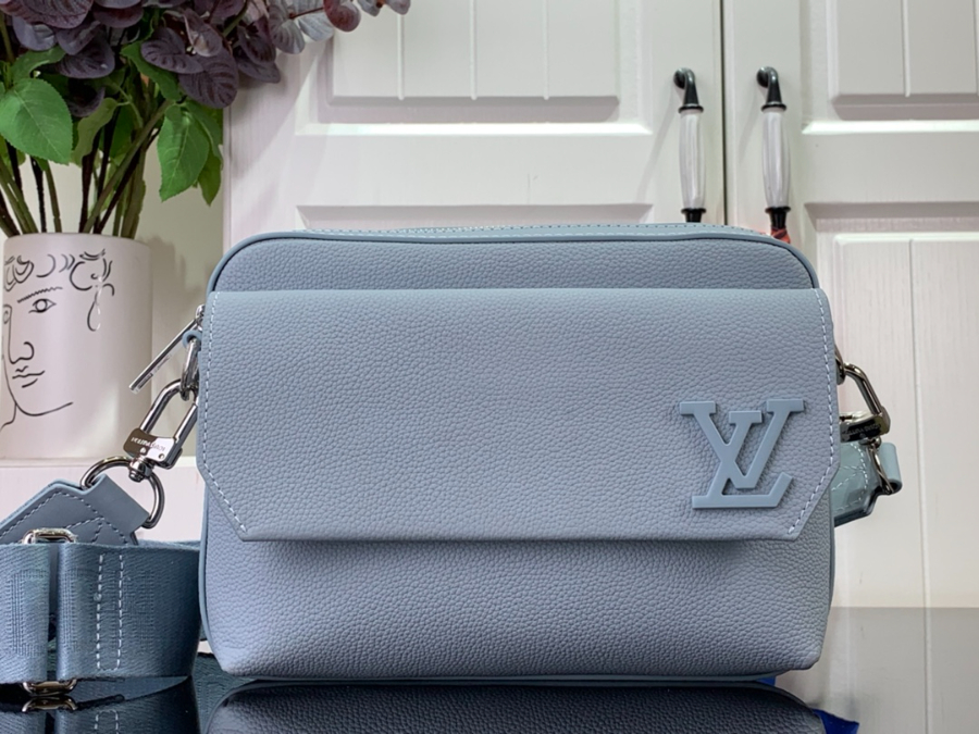 루이비통 패스트라인 Aer 메신저 M22482 23.5187cm 남회색1.jpg