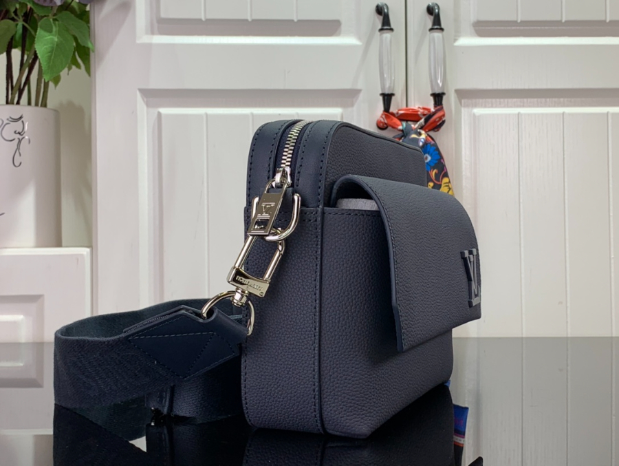 루이비통 패스트라인 Aer 메신저 M22482 23.5187cm 네이비3.jpg