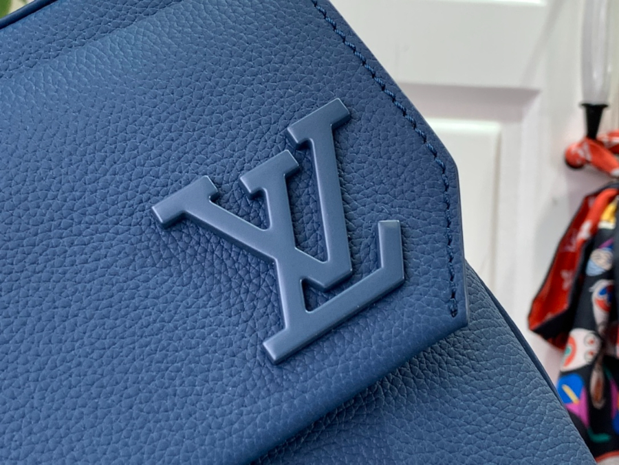 루이비통 패스트라인 Aer 메신저 M22482 23.5187cm 다크 블루7.jpg