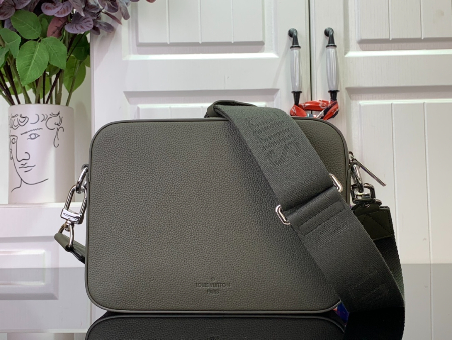루이비통 패스트라인 Aer 메신저 M22482 23.5187cm 올리브2.jpg