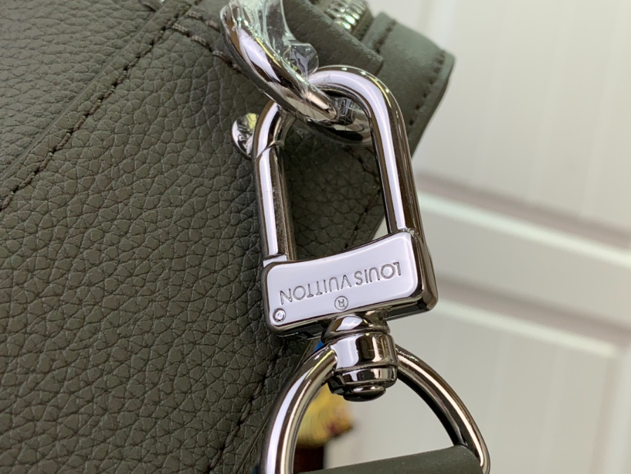 루이비통 패스트라인 Aer 메신저 M22482 23.5187cm 올리브7.jpg