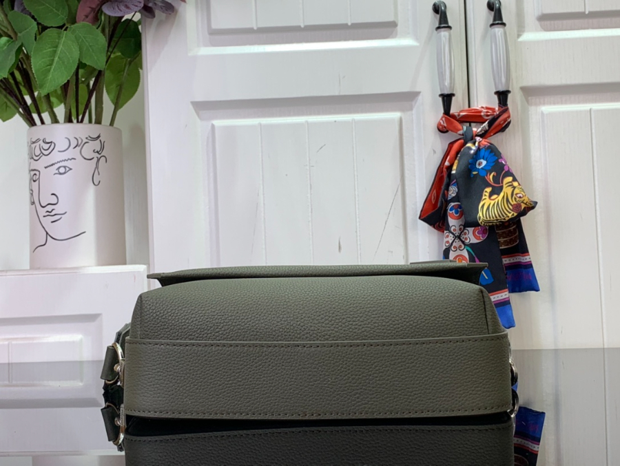 루이비통 패스트라인 Aer 메신저 M22482 23.5187cm 올리브4.jpg