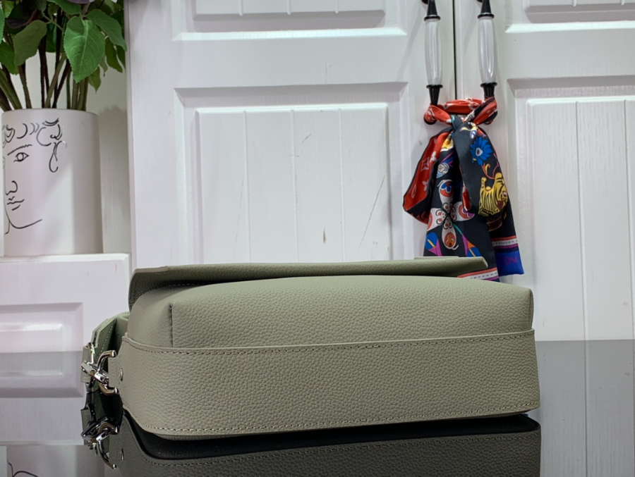 루이비통 패스트라인 Aer 메신저 M22482 23.5187cm 회녹색4.jpg