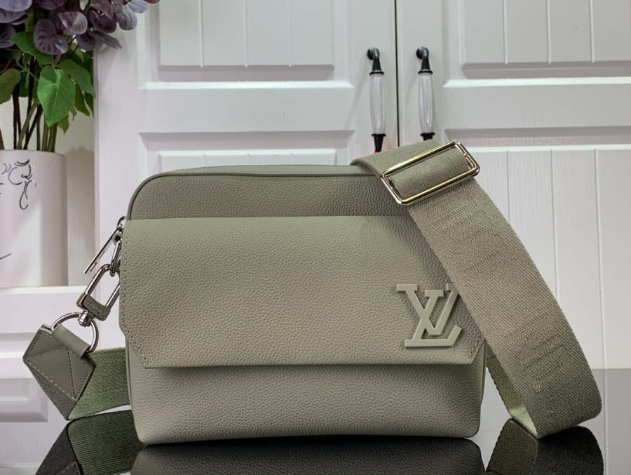 루이비통 패스트라인 Aer 메신저 M22482 23.5187cm 회녹색1.jpg