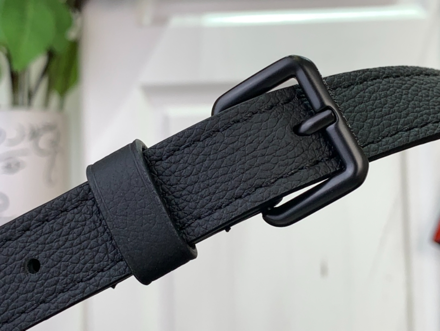 루이비통 펄스 웨어러블 월릿 블랙 M12636 16522.5cm7.jpg