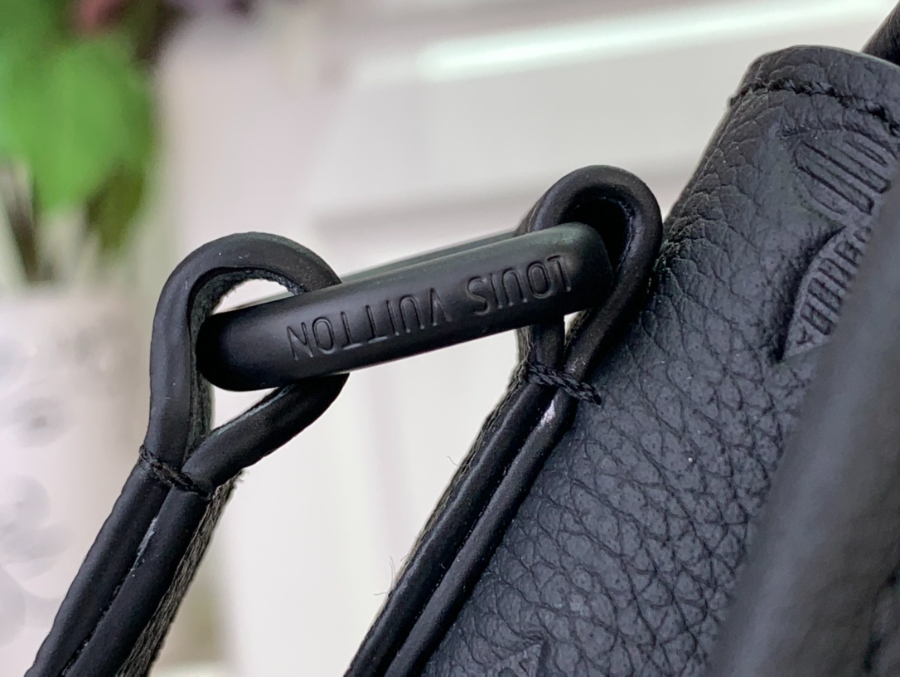 루이비통 펄스 웨어러블 월릿 블랙 M12636 16522.5cm8.jpg