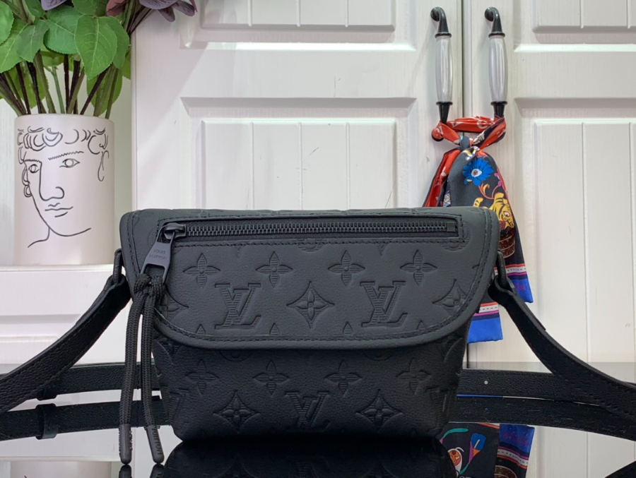 루이비통 펄스 웨어러블 월릿 블랙 M12636 16522.5cm1.jpg