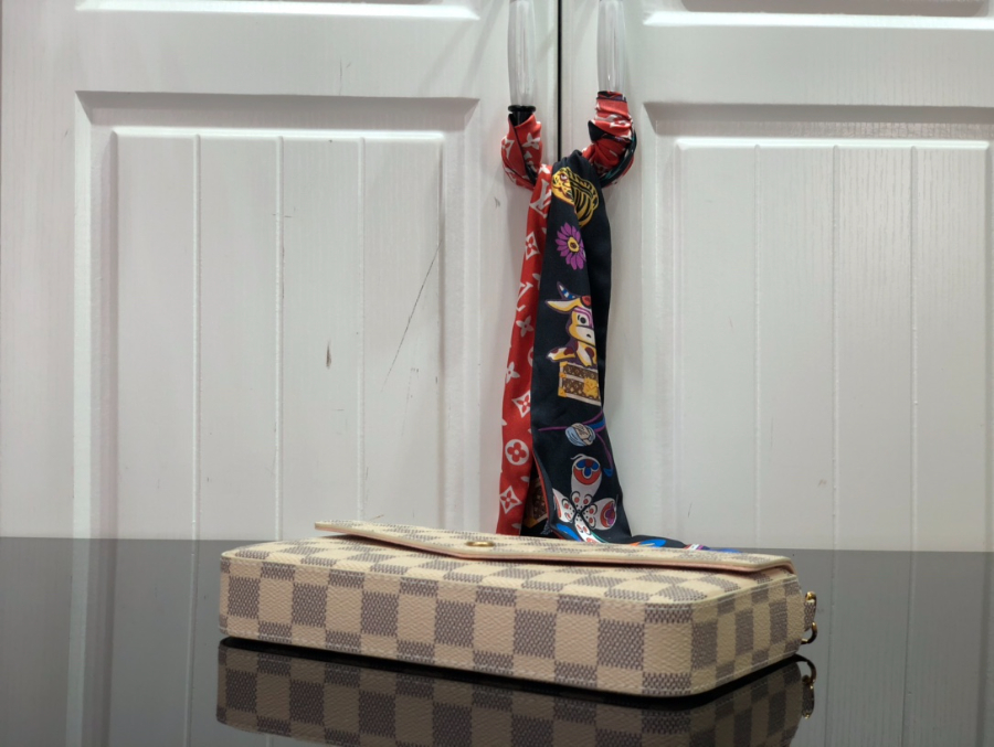 루이비통 펠리시 포쉐트 다미에 M63106 21123cm 화이트3.jpg