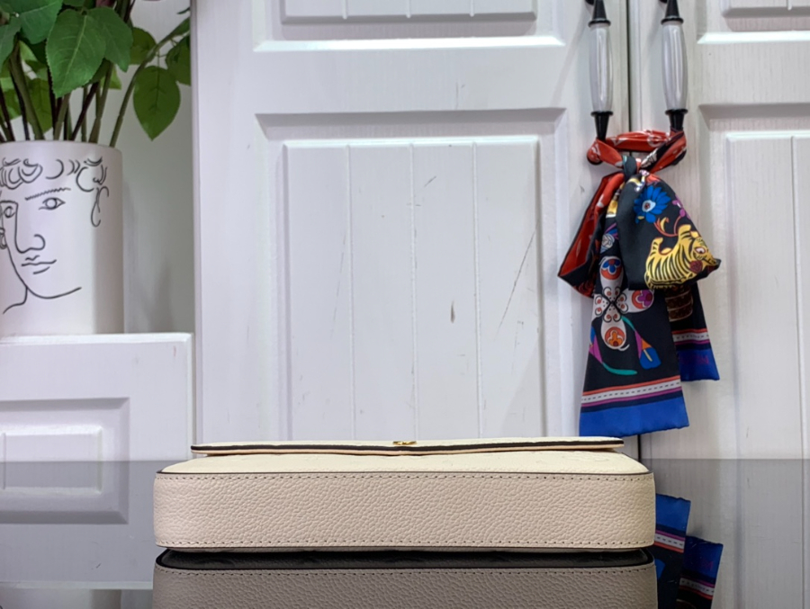 루이비통 펠리시 포쉐트 모노그램 앙프렝뜨 크렘 M82363 21123cm4.jpg