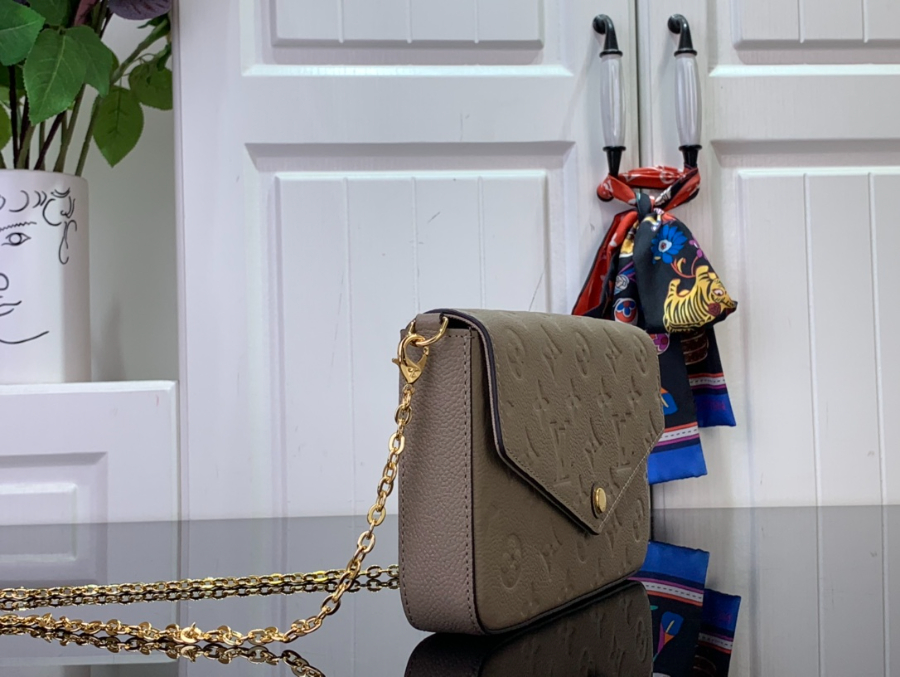 루이비통 펠리시 포쉐트 모노그램 앙프렝뜨 투르텔 베이지 M68697 21123cm3.jpg