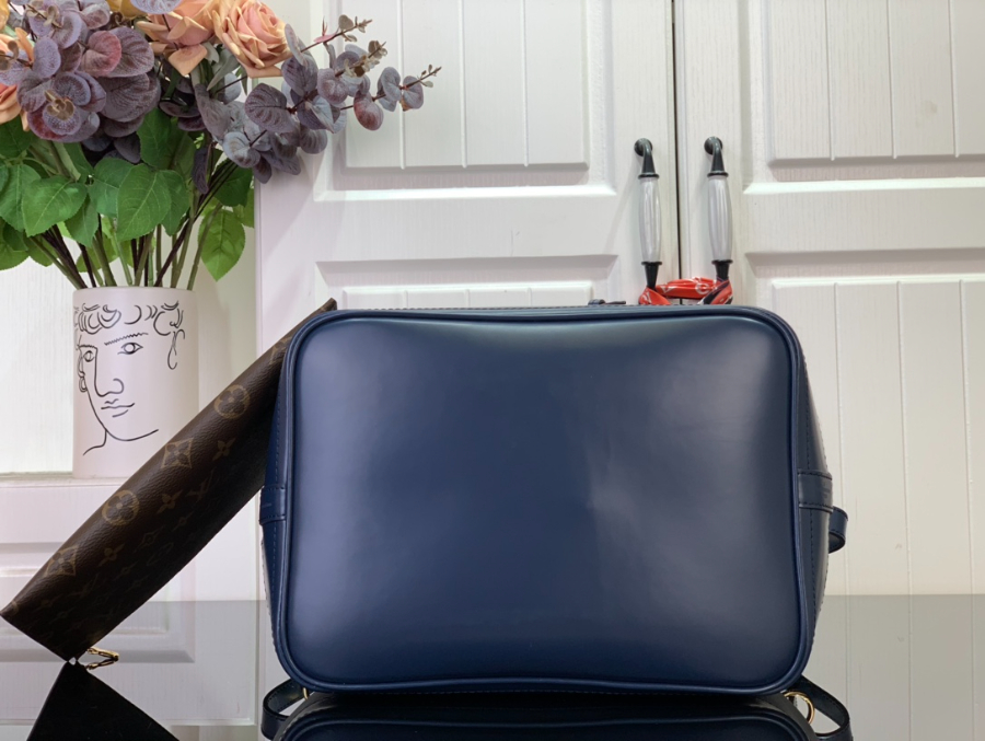 루이비통 노에 MM 네이비 332027cm M249324.jpg