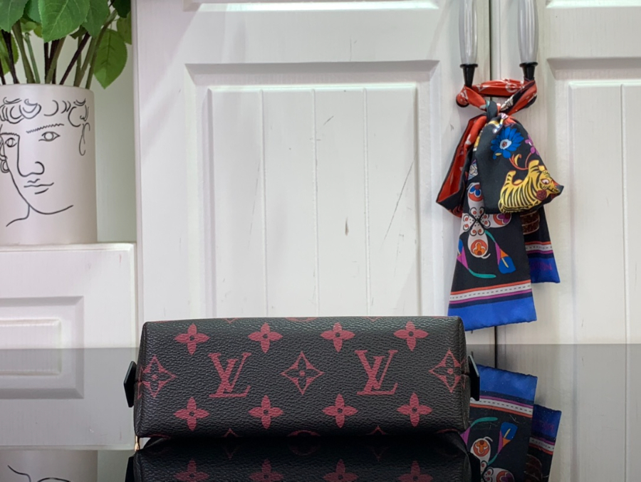 루이비통 포쉐트 코스메티크 파우치 M12593 19126cm 블랙4.jpg