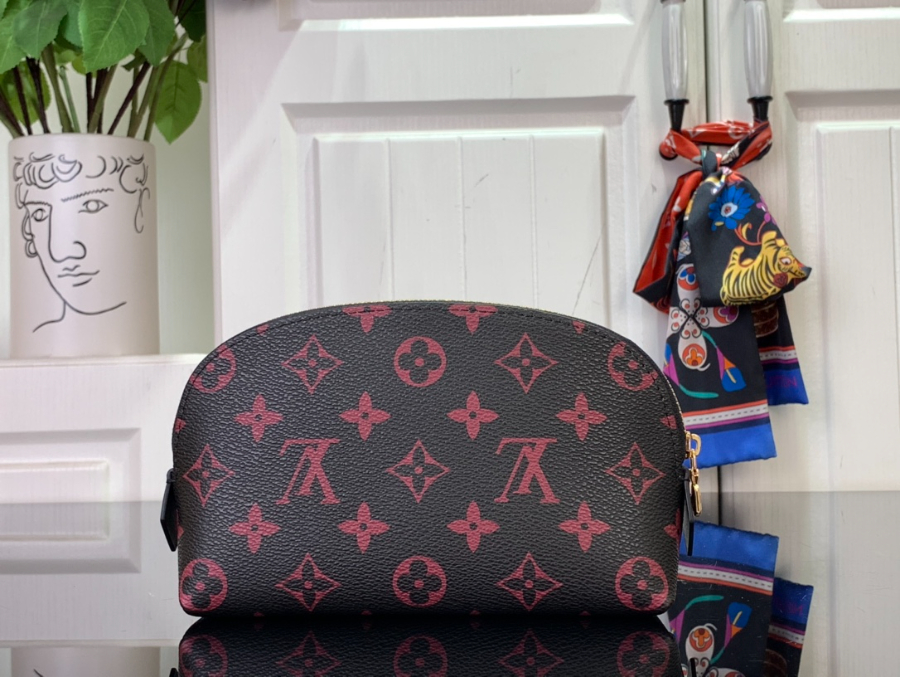 루이비통 포쉐트 코스메티크 파우치 M12593 19126cm 블랙2.jpg