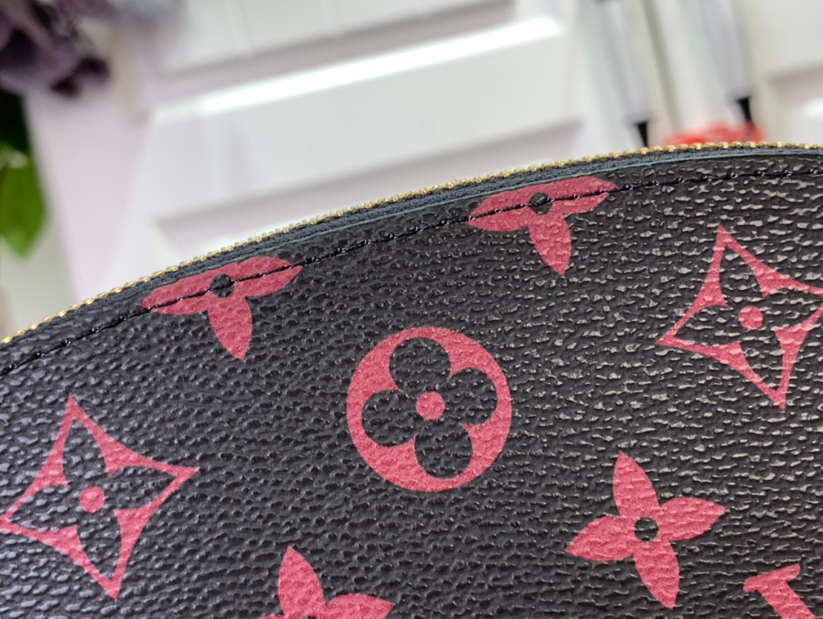 루이비통 포쉐트 코스메티크 파우치 M12593 19126cm 블랙8.jpg