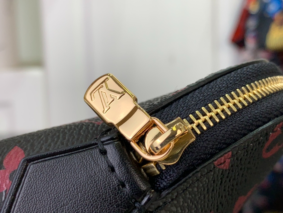 루이비통 포쉐트 코스메티크 파우치 M12593 19126cm 블랙6.jpg