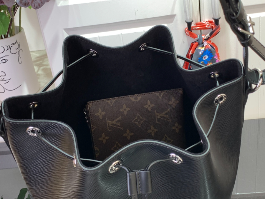 루이비통 노에 MM 버킷백 블랙 332027cm4.jpg