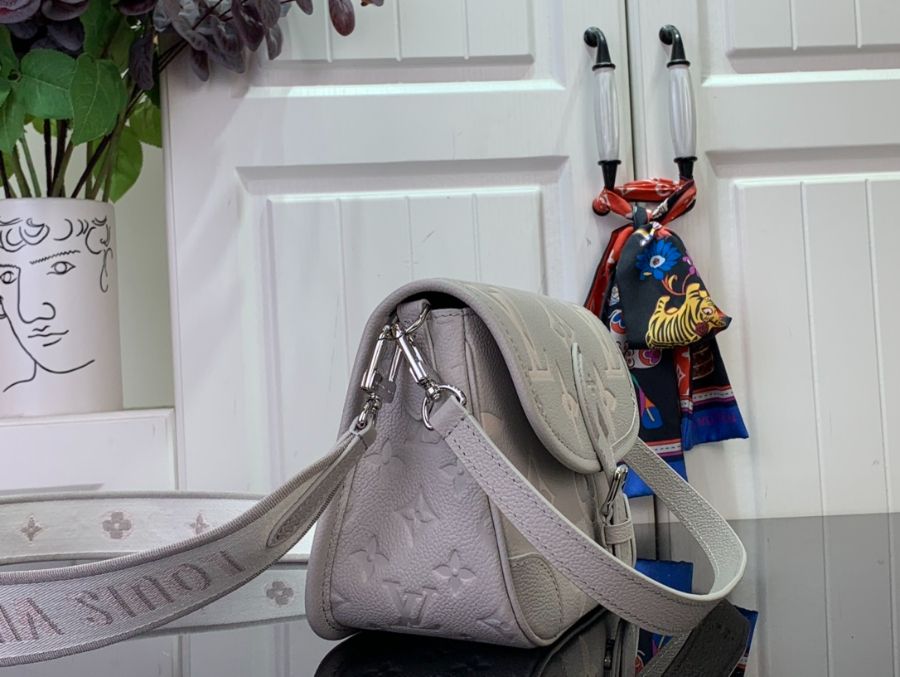 루이비통 다이앤 숄더백 라이트 퍼플 15924cm M142143.jpg