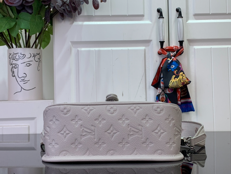 루이비통 다이앤 숄더백 라이트 퍼플 15924cm M142144.jpg