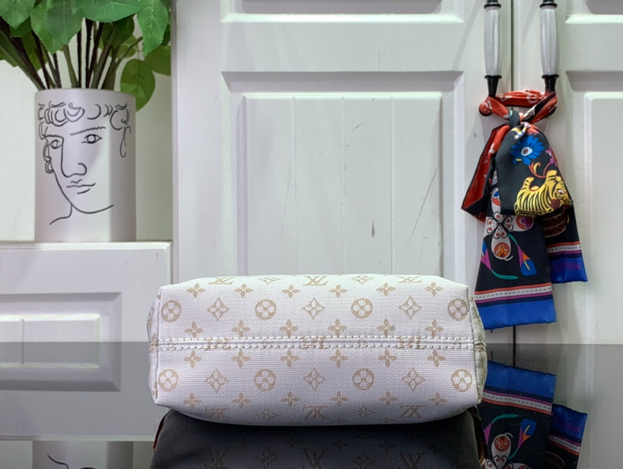 루이비통 힐스 포쉐트 매스틱 M12433 18.5116.5cm4.jpg