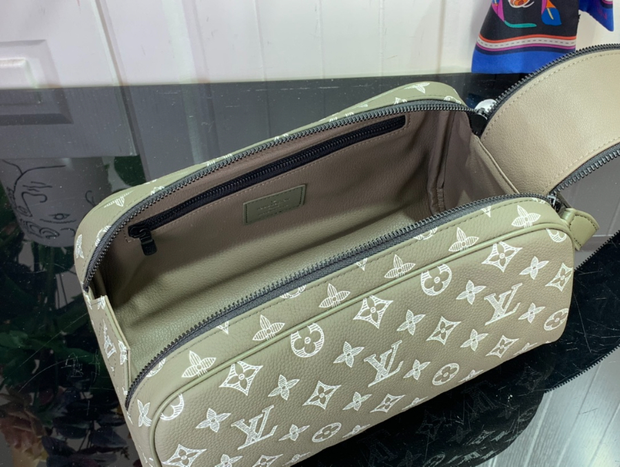 루이비통 돕 키트 M12651 281516.5cm 회록색5.jpg