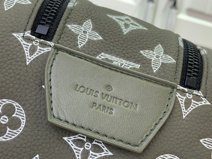 루이비통 돕 키트 M12651 281516.5cm 회록색8.jpg