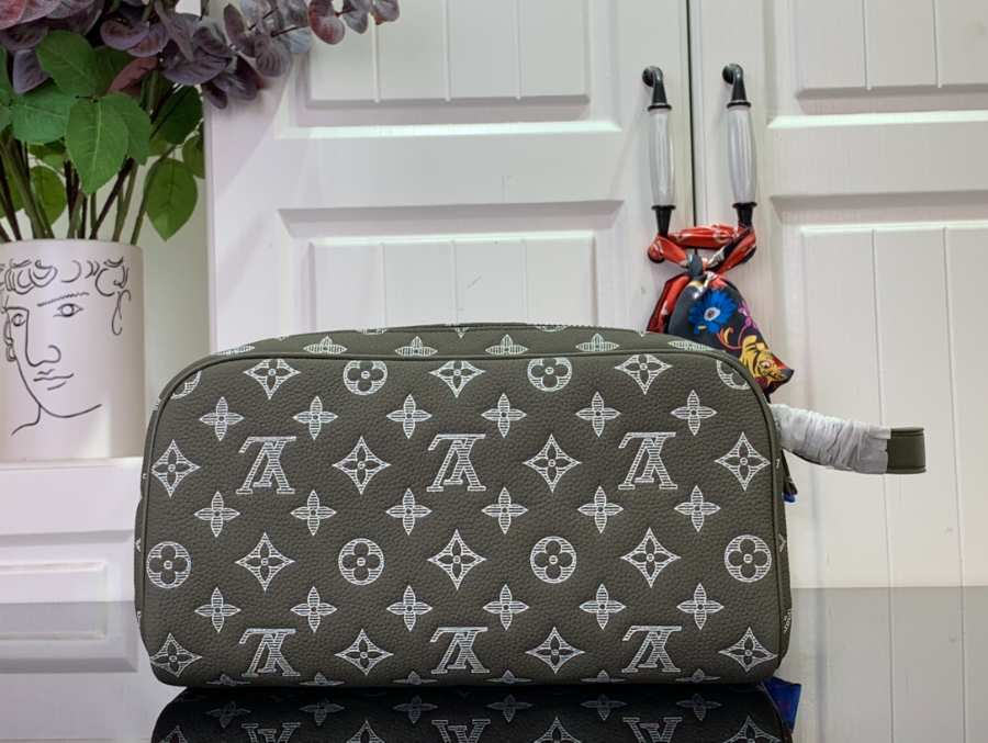 루이비통 돕 키트 M12651 281516.5cm 회록색2.jpg