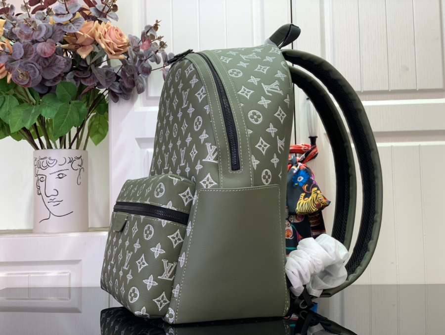 루이비통 디스커버리 백팩 M12463 293820cm 라이트 올리브3.jpg