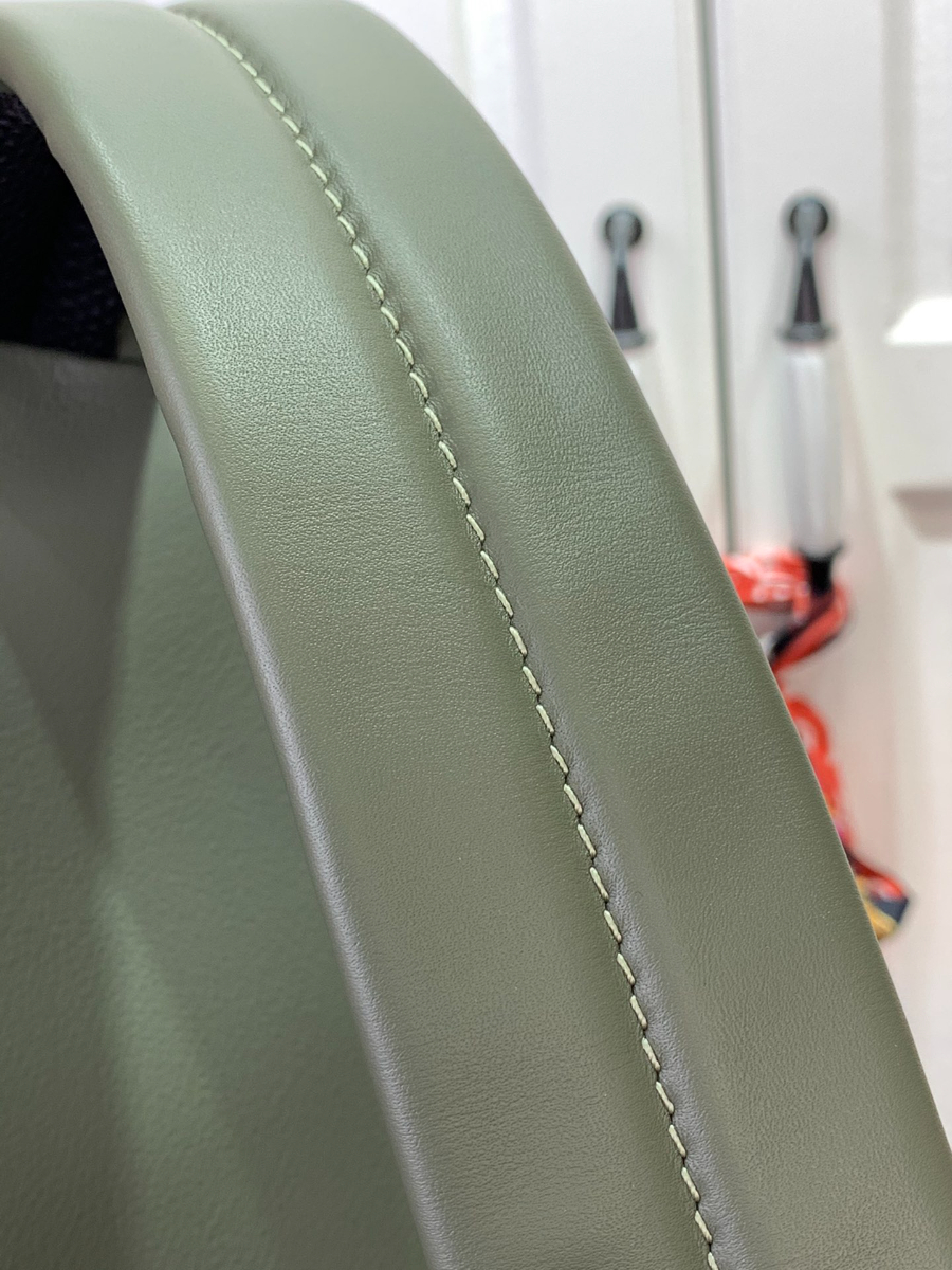 루이비통 디스커버리 백팩 M12463 293820cm 라이트 올리브7.jpg