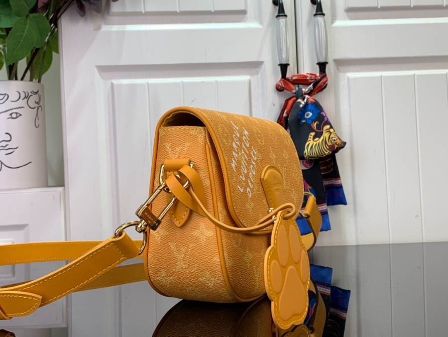 루이비통 몽수리 메신저 옐로우 M12694 17720cm03.jpg