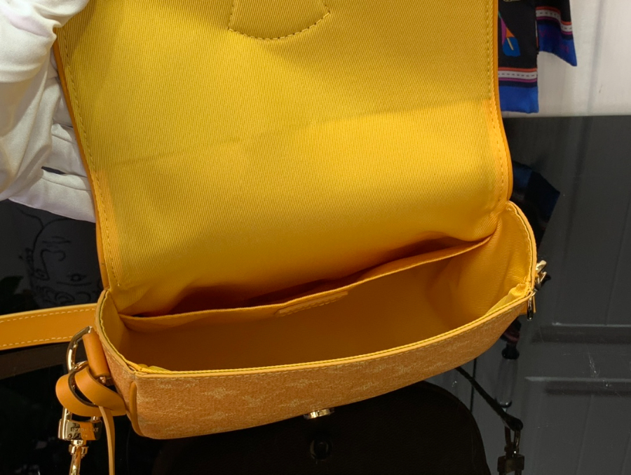 루이비통 몽수리 메신저 옐로우 M12694 17720cm05.jpg