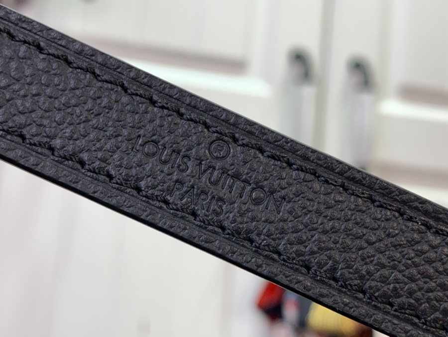 루이비통 불로뉴 모노그램 앙프렝뜨 블랙 M12930 169.529cm8.jpg