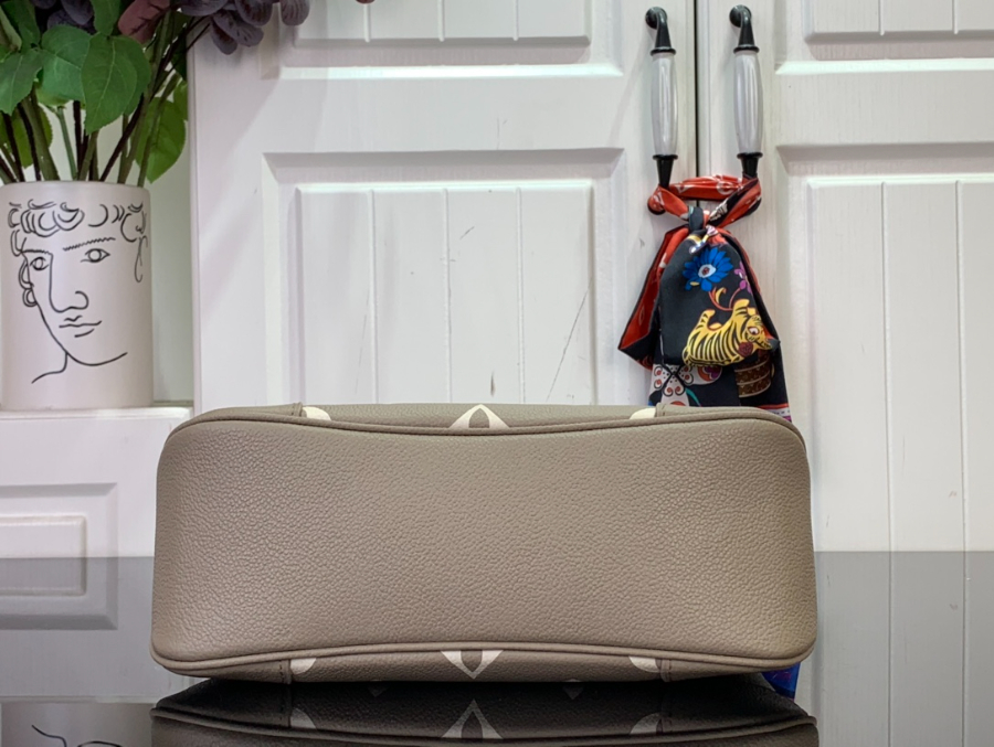 루이비통 불로뉴 스톤 M13224 169.529cm 4.jpg