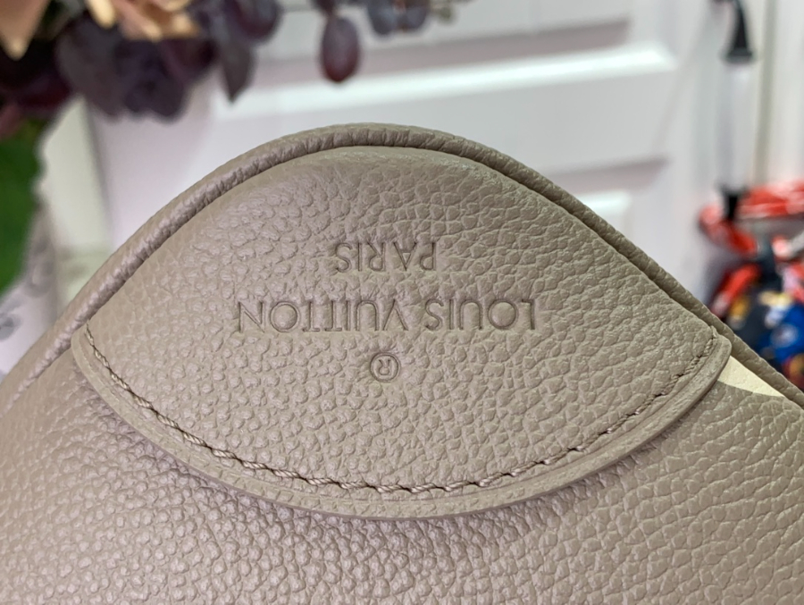 루이비통 불로뉴 스톤 M13224 169.529cm 8.jpg