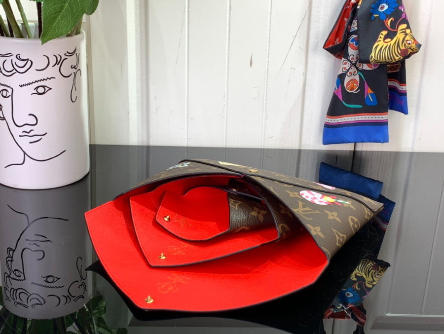 루이비통 비비엔 LV Xmas 키리가미 포쉐트 모노그램 캔디 레드 M12203 11.50.515.5cm5.jpg