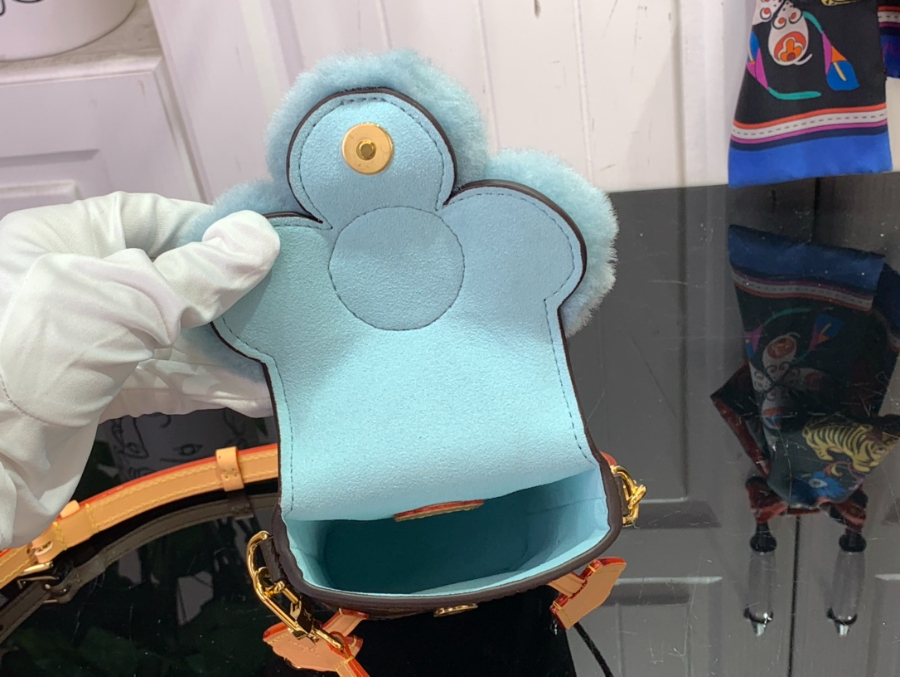 루이비통 비비엔 폰 파우치 모노그램 아주르 프로스트 M12269 17.54.510cm5.jpg