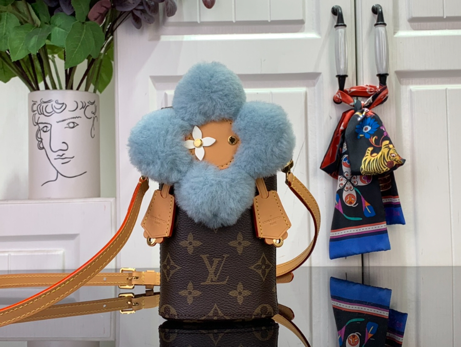 루이비통 비비엔 폰 파우치 모노그램 아주르 프로스트 M12269 17.54.510cm1.jpg