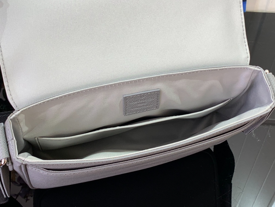 루이비통 디스트릭트 M30851 26207cm 그레이5.jpg