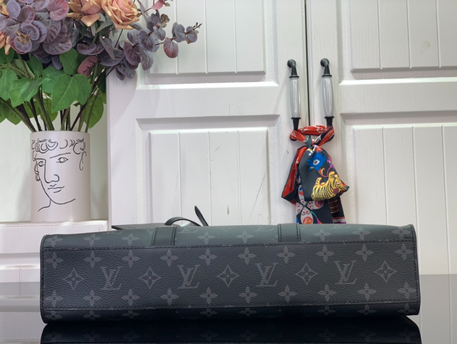 루이비통 삭 플라 호리존탈 지페 모노그램 이클립스 M11742 30.2539.8cm4.jpg