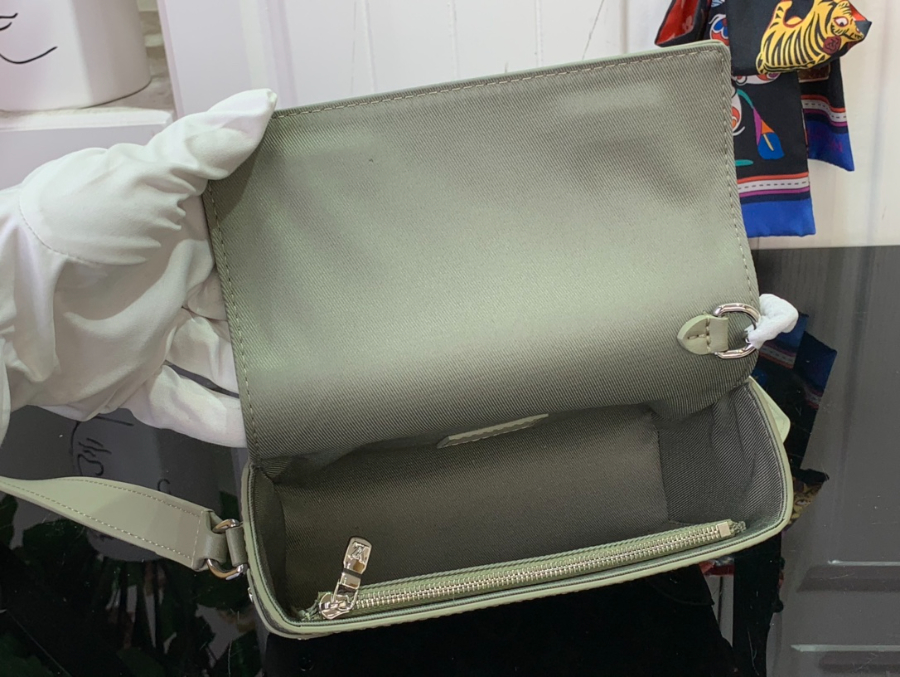 루이비통 스티머 웨어러블 월릿 116.518cm M11543 라이트 올리브5.jpg