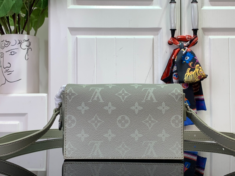 루이비통 스티머 웨어러블 월릿 116.518cm M11543 라이트 올리브2.jpg