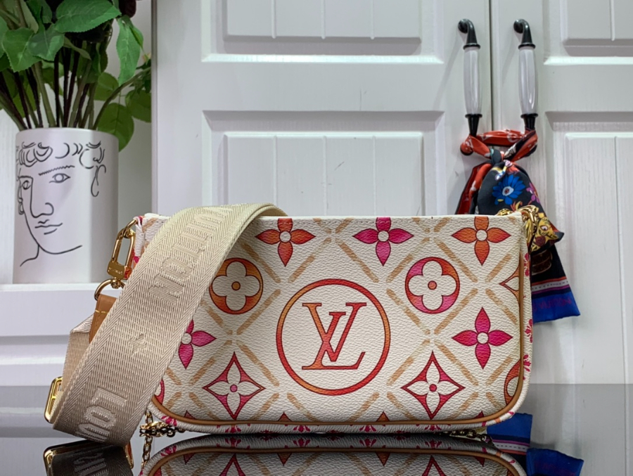 루이비통 멀티 포쉐트 2413.54cm 레드2.jpg