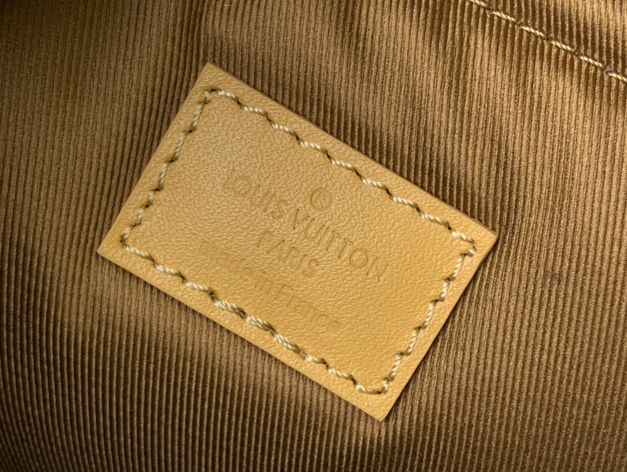 루이비통 아웃도어 백팩 베이지 M12624 441931cm9.jpg