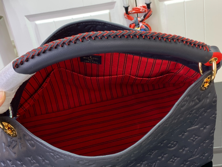 루이비통 앗치 숄더백 473222cm M41066 미디엄 블랙 레드5.jpg