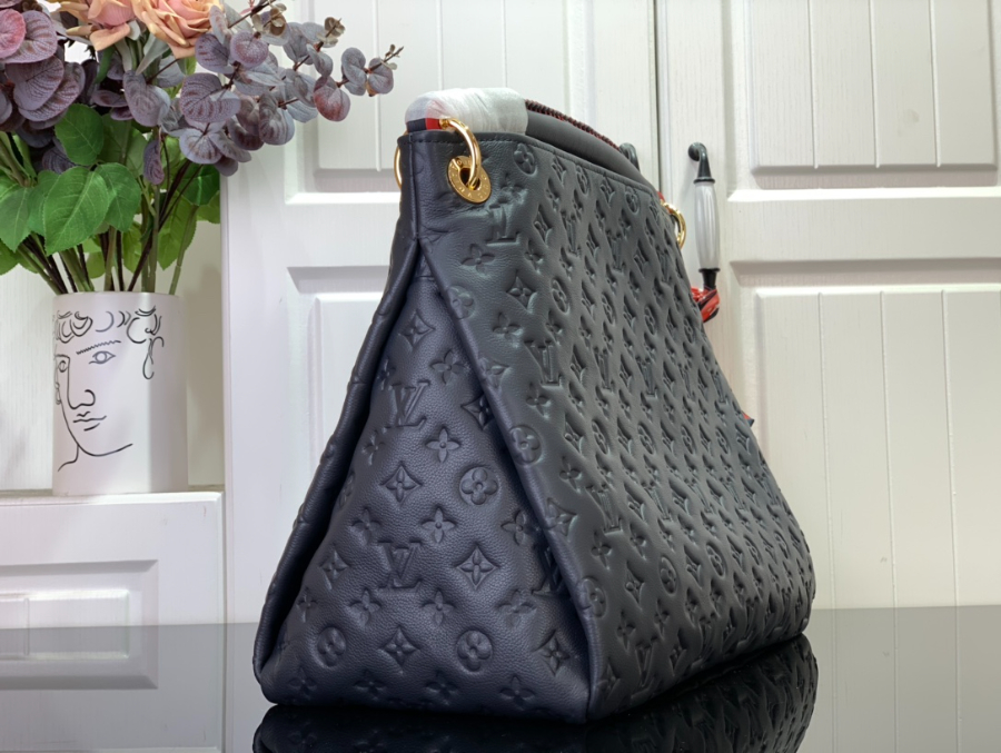 루이비통 앗치 숄더백 473222cm M41066 미디엄 블랙 레드3.jpg