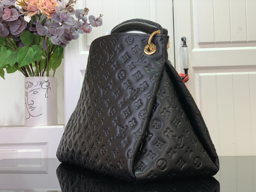 루이비통 앗치 숄더백 473222cm M41066 미디엄 블랙 베이지3.jpg