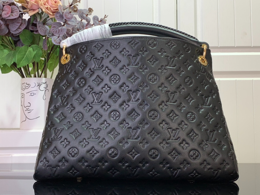 루이비통 앗치 숄더백 473222cm M41066 미디엄 블랙 베이지1.jpg