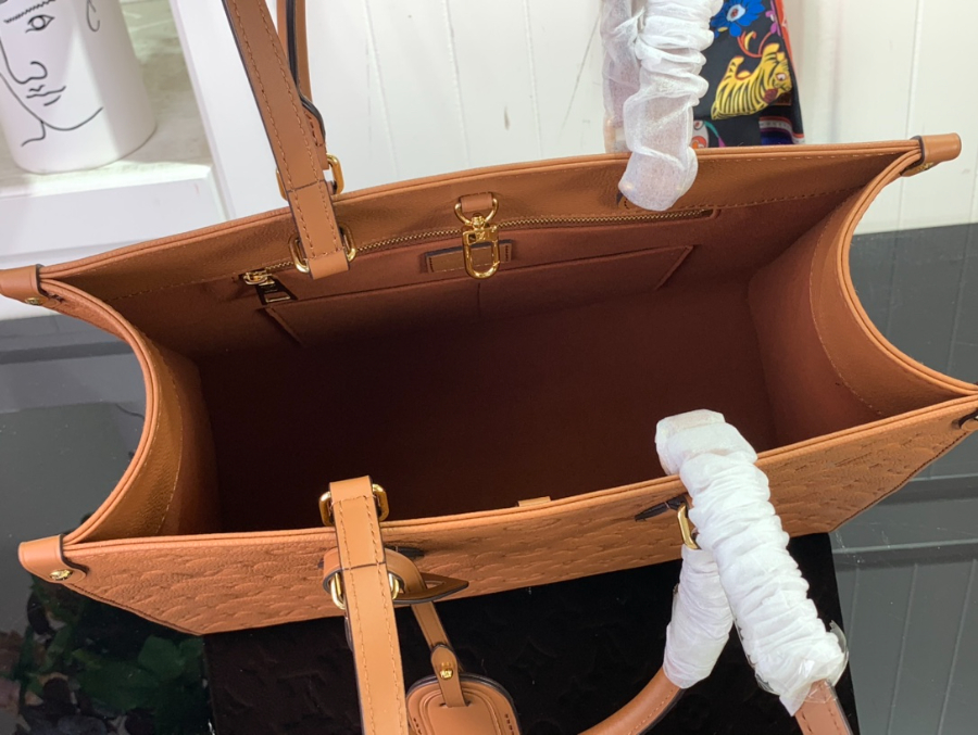 루이비통 엠보 모노그램 온더고 M46128 M45595 352714cm 꼬냑 미디엄5.jpg