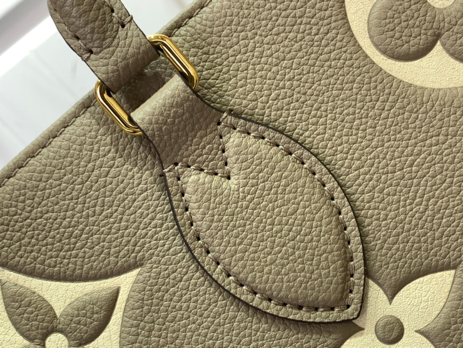 루이비통 온더고 MM 바이컬러 모노그램 앙프렝뜨 레더 도브 그레이 크렘 M45494 271435cm6.jpg