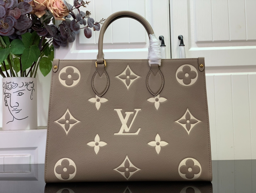 루이비통 온더고 MM 바이컬러 모노그램 앙프렝뜨 레더 도브 그레이 크렘 M45494 271435cm1.jpg